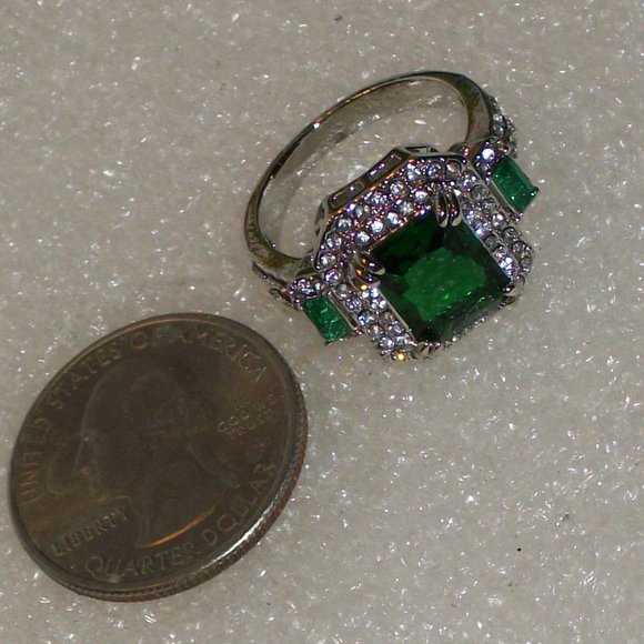 ❄️HP❄️ Simulated 3 Emerald & Diamond Ring NEW Sz 8 - Picture 3 of 7